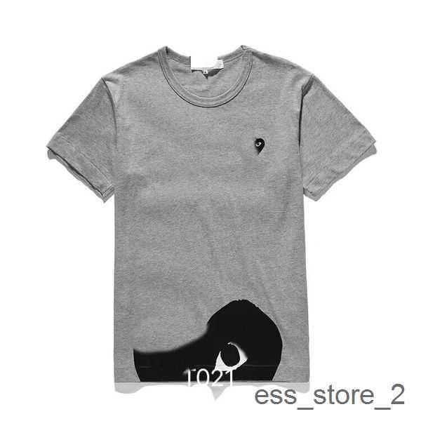 

2023 cdg fashion mens play t shirt designer red heart commes casual women s des badge garcons high quanlity tshirts cotton 5 bhrg, White;black