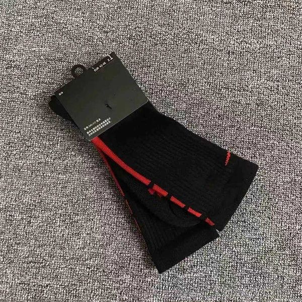 

classic mens black socks letter women high ankle quality breathable cotton all-match and white football basketball sports sock wholesale 1y2