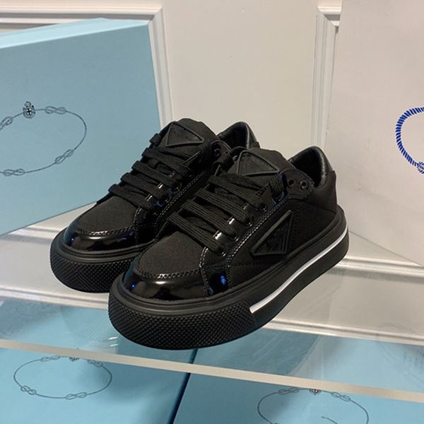 

2023 triangle buckle logo shoes skate sneakers patent black white leather canavas trainer thick bottom chunky dad shoe casual trainers women