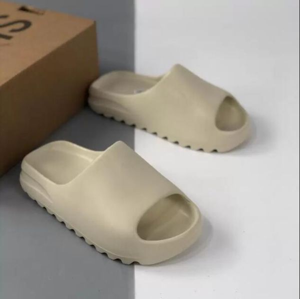 

2023 new designer slippers men woman slider foam runner vermillion mineral slide slipper ochre bone resin clog desert ararat runr slides sho, Black