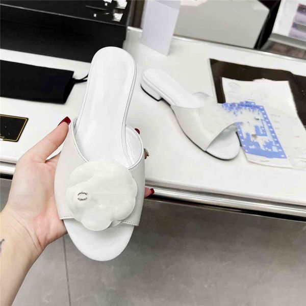 

fashion slippers 2023 channel luxury design summer men's and women's flats thick soled leather rubber lettering logo casual cartoo, Black