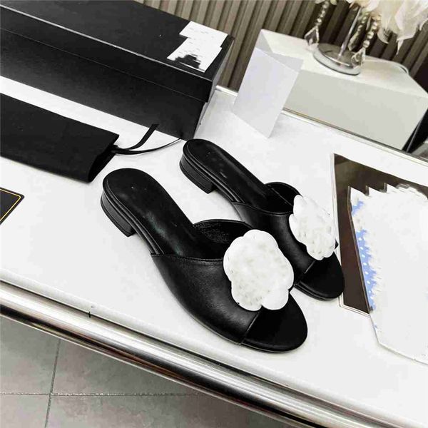 

fashion slippers 2023 channel luxury design summer men's and women's flats thick soled leather rubber lettering logo casual cartoo, Black