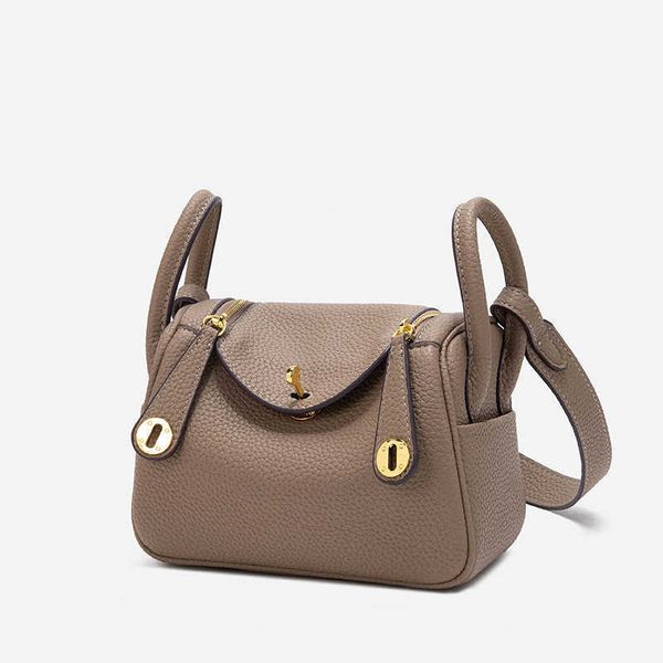 

2023 luxury bags original designer new versatile mother bag lindys large capacity doctor one shoulder handheld pillow medicine rvsb