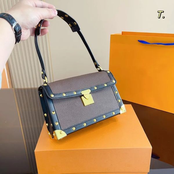

luxurys womens trunk shoulder bags rivet designer bags handbags totes fashions purses evening bag wallet underarm bag
