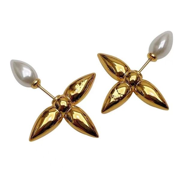 

fashion luxury designer jewelry stud women earring letter earrings copper gold plated elegant wing charm earrings new style with box, Golden;silver