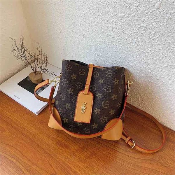 

handbag 2023 fashion women's bag leather quality handbag minority female women's shoulder messenger contrast color vegetable baske