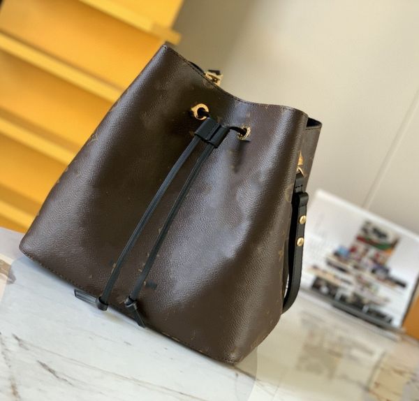 

designer luxury fashion bags cannes handbags women classic shoulder purse lock clasp leather bucket totes crossbody fashion lady leather cyl