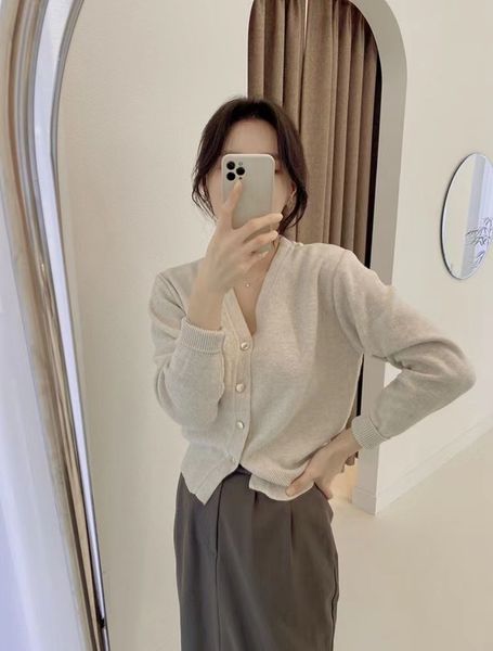

women's knits tees 2023 cashmere knit cardigan feminine vneck sweater jacket spring and autumn loose korean version of the outside 2303, White