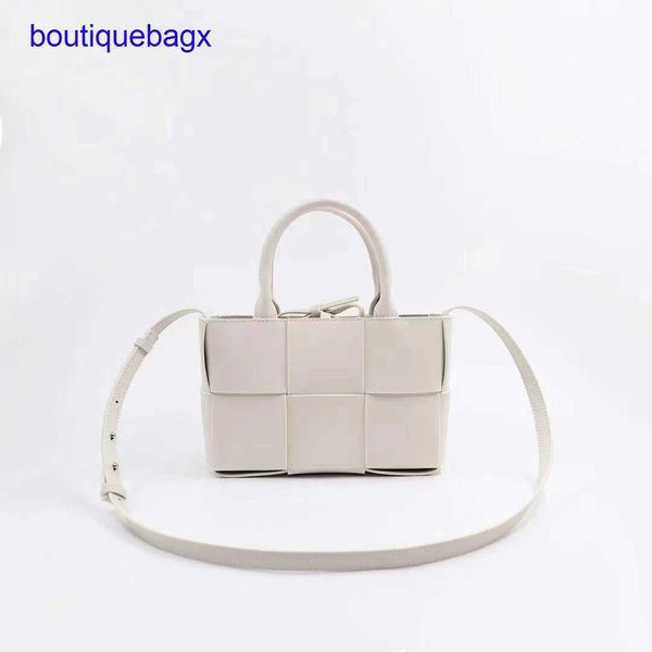 

luxury bottegss venetss arco evening bags online store woven summer new and 2023 textured bag spring tote women's leather large ca with