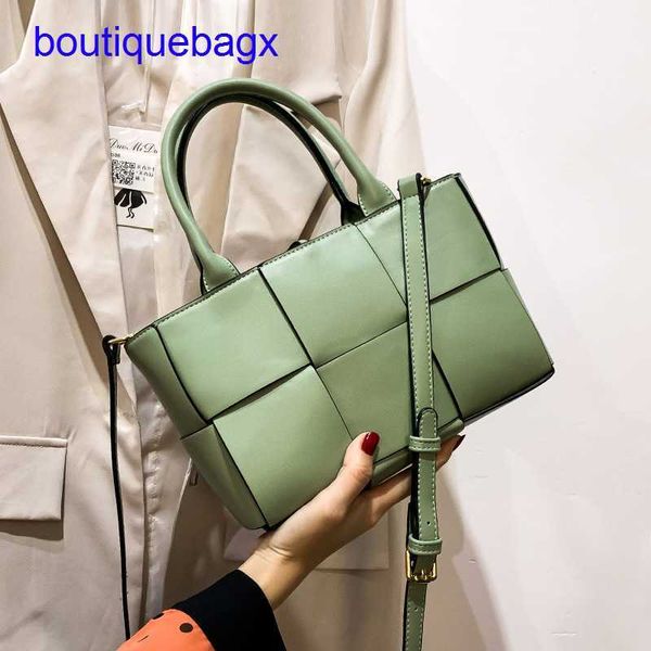 

luxury bottegss venetss arco evening bags online store woven women's bag new 2023 messenger single shoulder net red portable small with