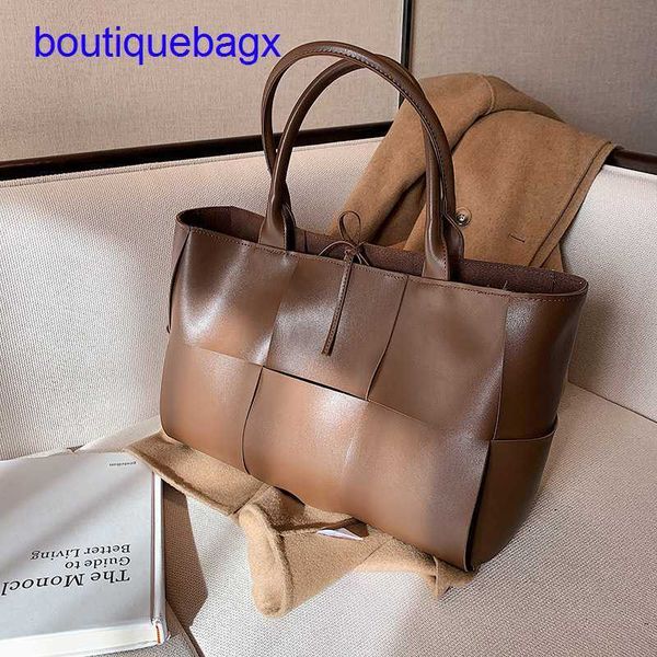 

luxury bottegss venetss arco evening bags online store shoulder large korean bag female textured 2023 new large capacity woven tot with logo