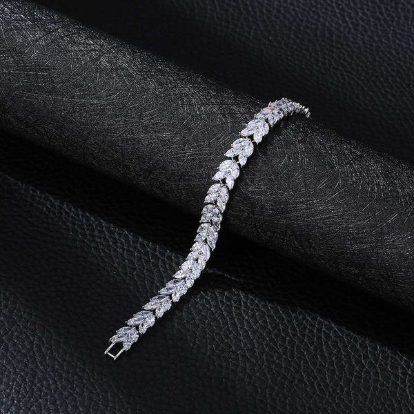 

fashion jewelry micro-set zircon boutique exaggerated olive branch bracelet, Black