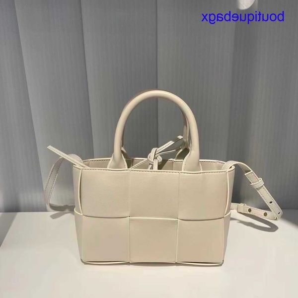 

luxury bottegss venetss arco evening bags online store woven 2023 new leather spring mini and summer carrying bag commuting fashio with logo