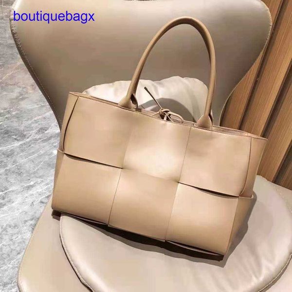 

luxury bottegss venetss arco evening bags online store versatile same summer star song casual hye kyo large capacity white woven c with logo