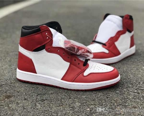 

2023 basketball shoes jumpman i high og chicago white black varsity red man designer basketball shoes classic fashion woman trainers come wi