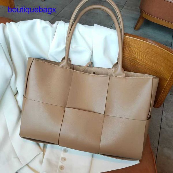 

luxury bottegss venetss arco evening bags online store portable cowhide woven tote bag leather 2023 new large shoulder capacity un with logo