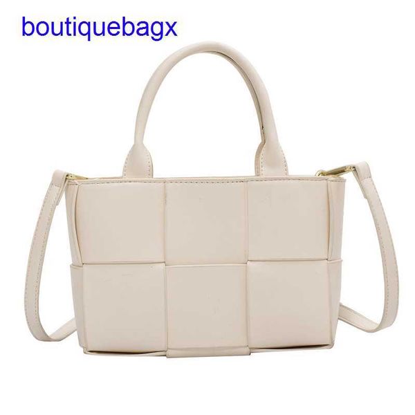 

luxury bottegss venetss arco evening bags online store 2023 new bag female messenger foreign woven big tote portable square should with logo