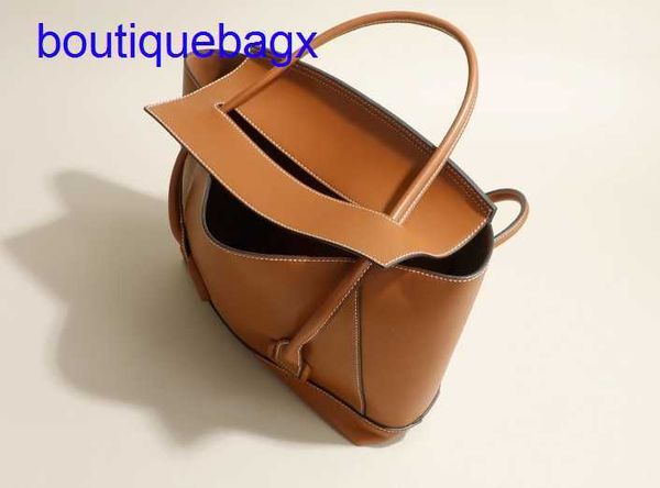 

luxury bottegss venetss arco evening bags online store 2023 yindao bag factory's new cowhide wing bag s solid color shoulder produ with