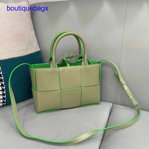 

luxury bottegss venetss arco evening bags online store woven autumn and women's winter 2023 new advanced color contrast portable v with