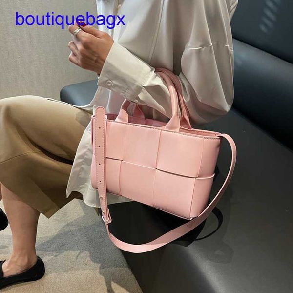 

luxury bottegss venetss arco evening bags online store spring and summer 2023 new texture small crowd tote large capacity bag wove with logo