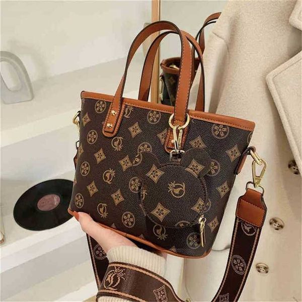 

handbag 2023 fashion women's bag leather quality handbag evening women's korean version style portable bucket large capacity wide