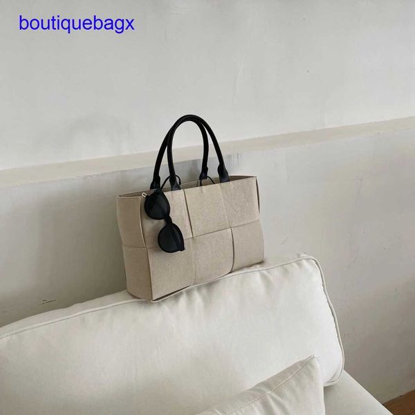 

luxury bottegss venetss arco evening bags online store casual hye kyo star same summer versatile song large capacity white woven c with logo