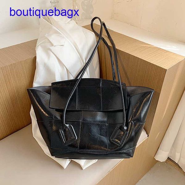 

luxury bottegss venetss arco evening bags online store autumn women's 2023 texture and winter big fashion woven one shoulder under with