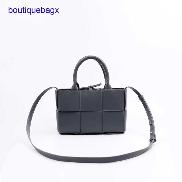 

luxury bottegss venetss arco evening bags online store leather 2023 fashion woven cowhide women's portable basket mini tote should with