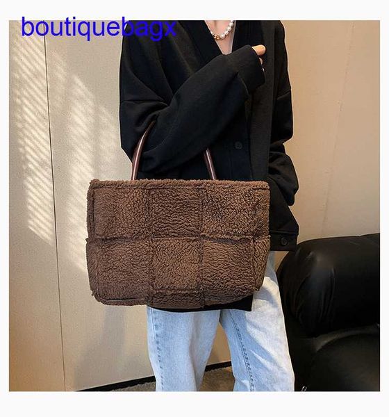 

luxury bottegss venetss arco evening bags online store tide 2023 network autumn and red winter new versatile woven large capacity with logo