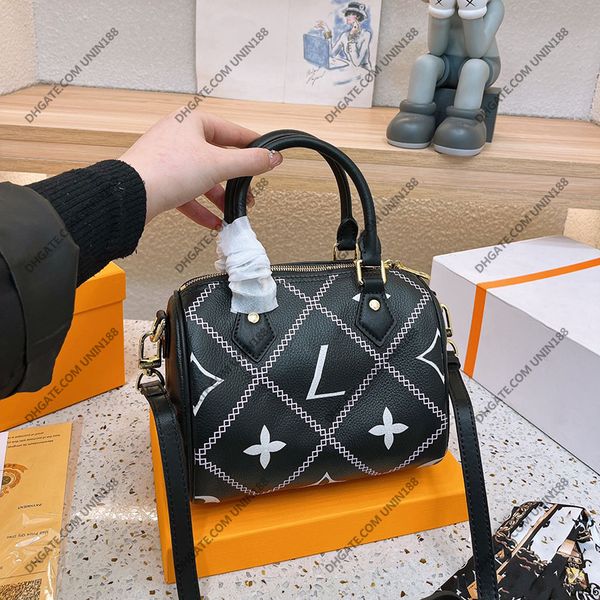 

23 speedy nano bag womens totes bags handbag luxurys designers shouder crossbody bag leather pillow travel handbags removable hook shoulder