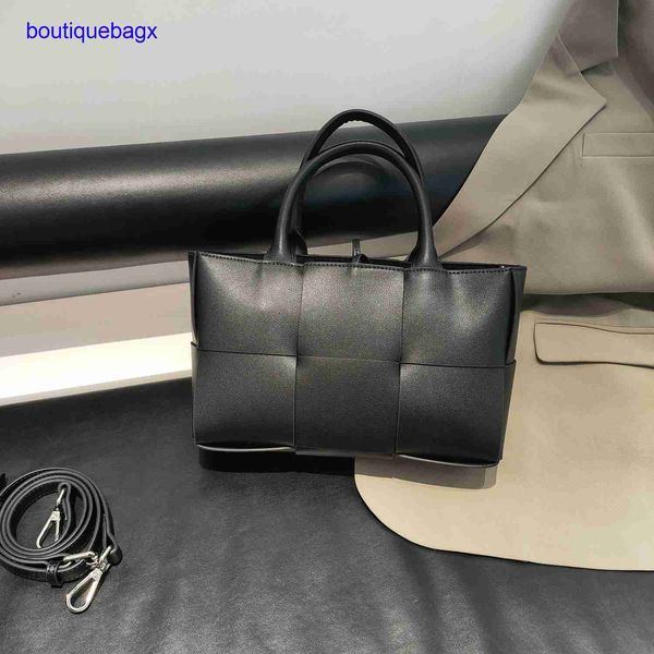 

luxury bottegss venetss arco evening bags online store leather tote bag 2023 woven women's new small hand simple texture shoulder with