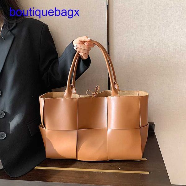 

luxury bottegss venetss arco evening bags online store single big texture bag korean women's 2023 new shoulder large capacity wove with