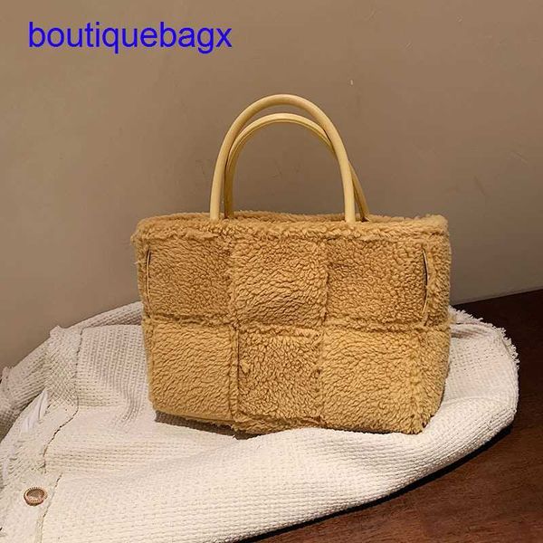

luxury bottegss venetss arco evening bags online store 2023 spring new net red tide flow versatile bag weaving high-capacity porta with logo