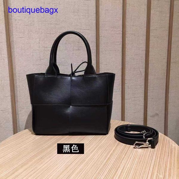 

luxury bottegss venetss arco evening bags online store texture bag autumn winter 2023 big new woven tote women's leather large cap with