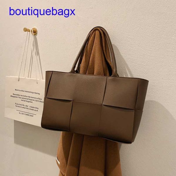 

luxury bottegss venetss arco evening bags online store large bag autumn and winter texture 2023 new woven commuter tote capacity h with logo
