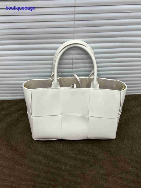 

luxury bottegss venetss arco evening bags online store 2023 new french niche fashion woven tote bag one shoulder large lattice lea with logo