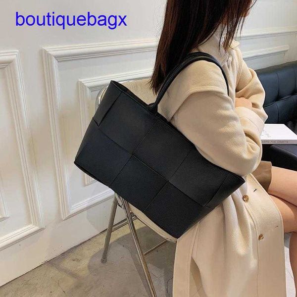 

luxury bottegss venetss arco evening bags online store large woven fashion bag hand 2023 capacity new autumn women's simple tote h with
