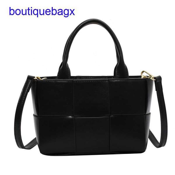 

luxury bottegss venetss arco evening bags online store foreign new bag female messenger 2023 woven big tote portable square should with logo