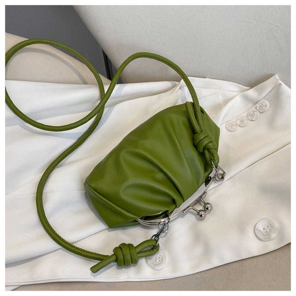 

nxy fashion simple fold cloud shoulder bags for female new dinner crossbody bags solid color pu leather famous brand bags 230308