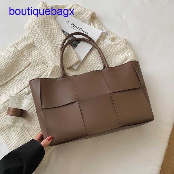 

luxury bottegss venetss arco evening bags online store new big bag women's 2023 autumn and winter fashion design woven shoulder po with