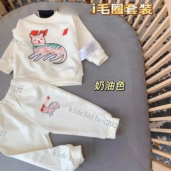 

2023 luxury designer clothing sets kids monogrammed shortst fashion british fashion brand childrens treasures and girls cotton two piece bra, White