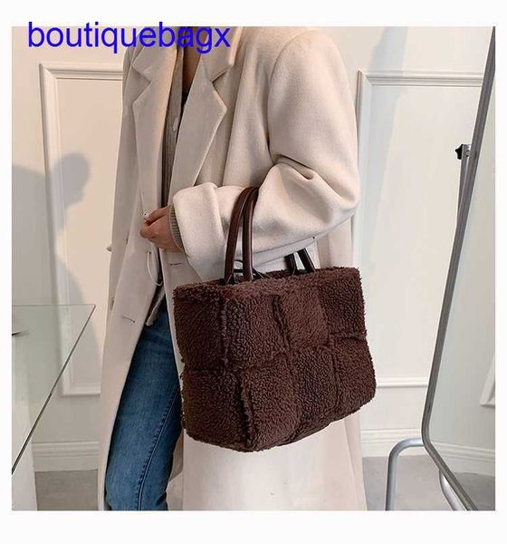 

luxury bottegss venetss arco evening bags online store flow new net red tide 2023 versatile spring bag weaving high-capacity porta with logo