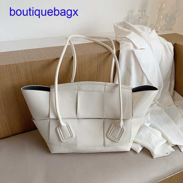 

luxury bottegss venetss arco evening bags online store autumn women's 2023 texture and winter big fashion woven one shoulder under with