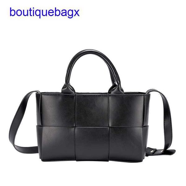 

luxury bottegss venetss arco evening bags online store bag 2023 tote new shopping woven shoulder hand mother with logo e9bk