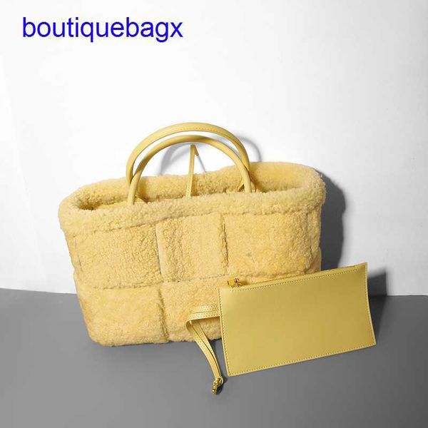 

luxury bottegss venetss arco evening bags online store handbag 2023 autumn and winter new women's woven s real wool shoulder niche with