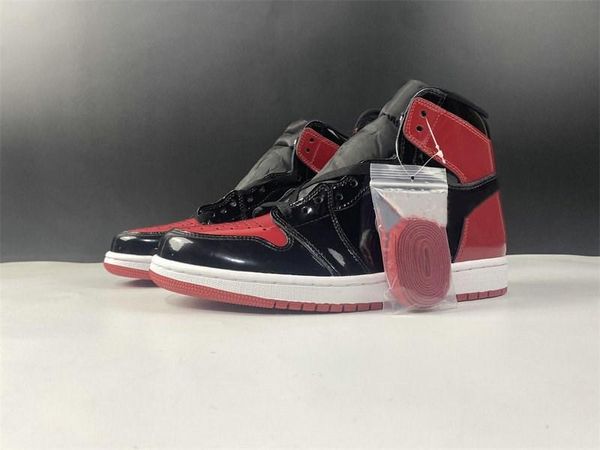 

2023 basketball shoes limited edition jumpman 1 high og bred patent leather basketball designer shoes black white varsity red fashion sport