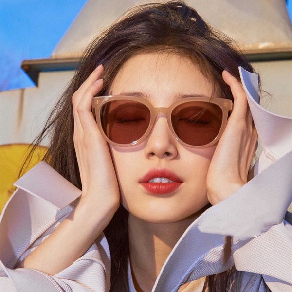

sunglasses 2023 new women's card family plate round frame fashion sunglasses small book with protection, White;black