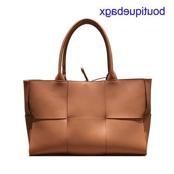 

luxury bottegss venetss arco evening bags online store hand woven bag leather new hand large chessboard capacity tote bag fashion with logo
