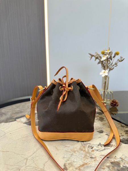 

designer vintage shoulder bag women's bucket bag classic fashion handbag size 25cm