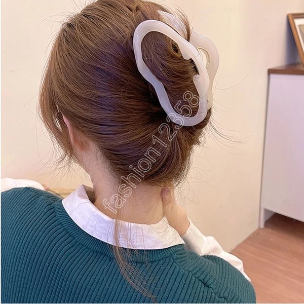 

clamps woman large cloud designhair claw barrettes girl jelly color acrylic hair clips headwear exquisite shark clip hair accessorie, Slivery;golden